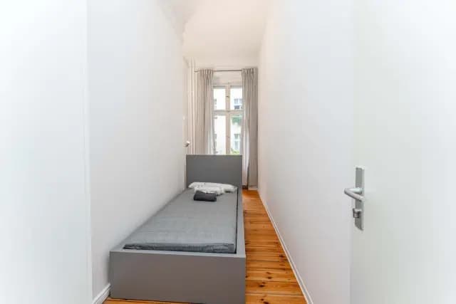 BORNHOLMER STR. 17- VH 1. OG links (Pyur)