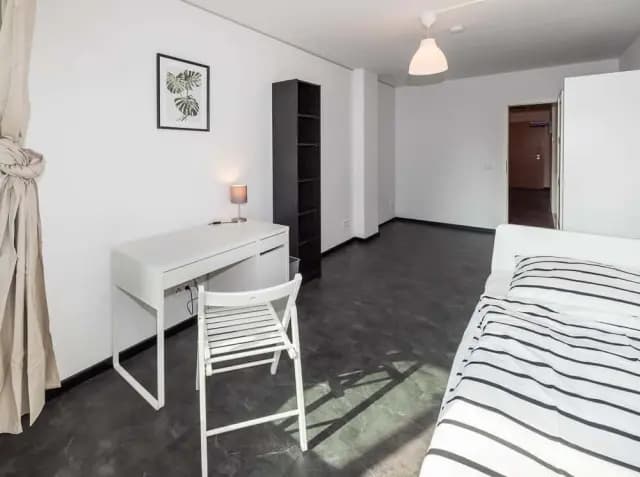 Weserstrasse 40DE-04-018M
