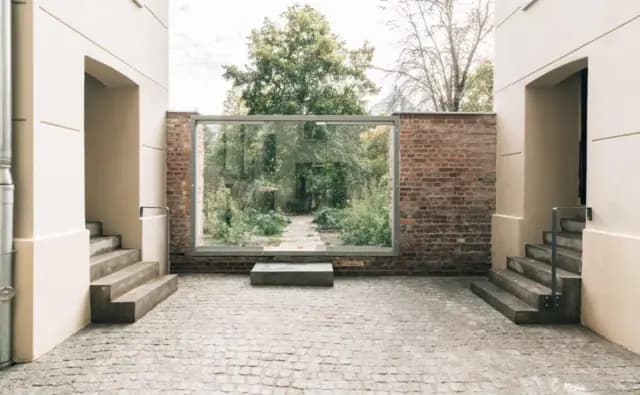 studio in Mitte image 2