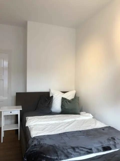 Zimmer in der De-Neufville Strasse