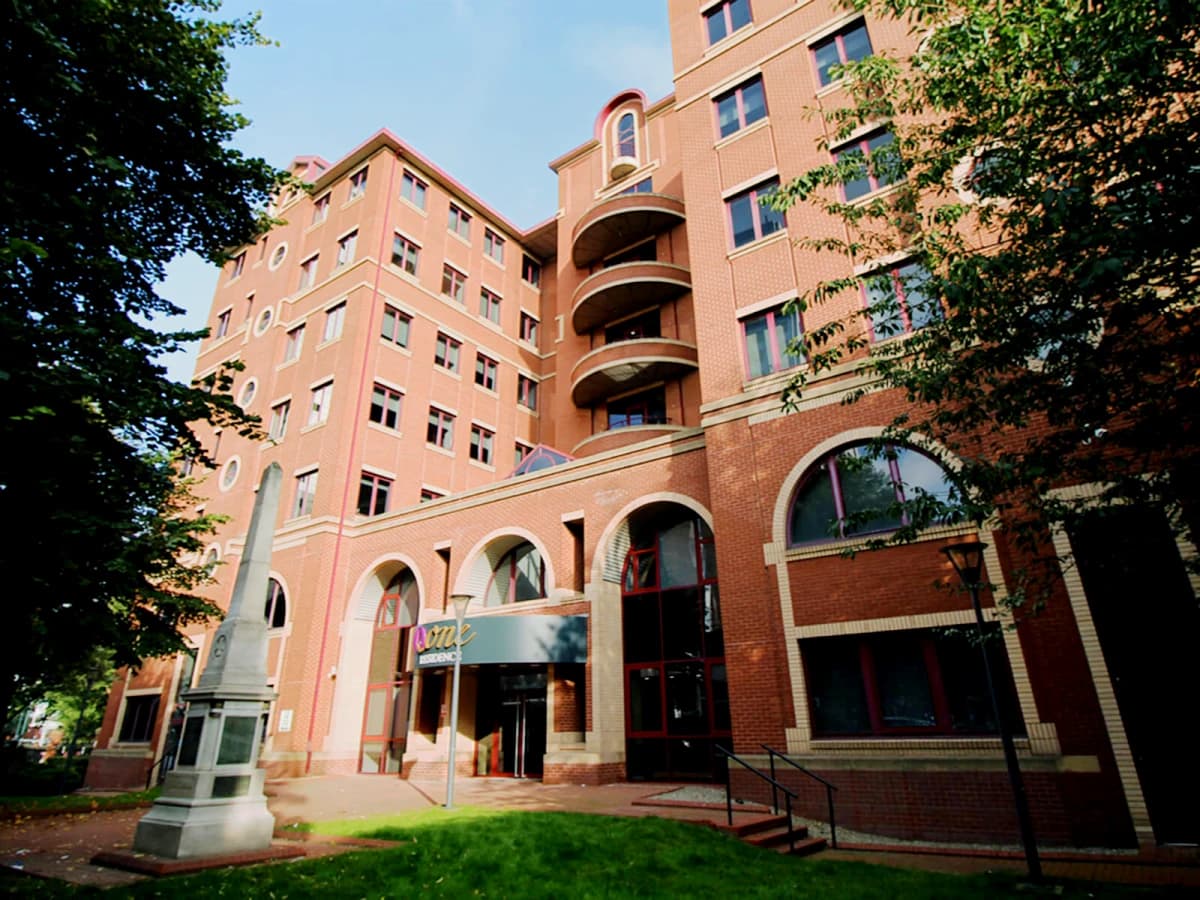 Q One Residence