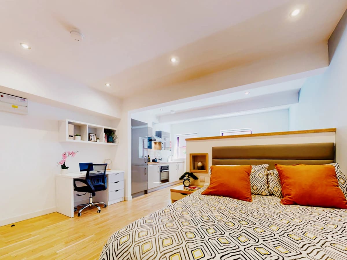 Crown Residence image