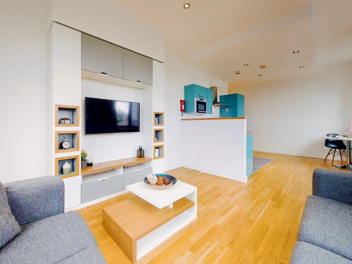 Q One Residence image