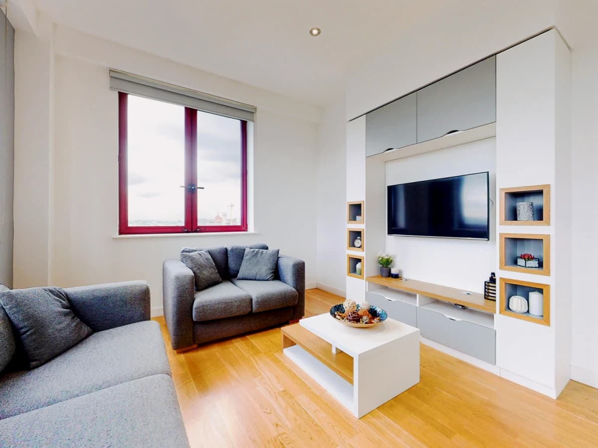 Q One Residence image