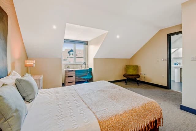 6 Bedroom 6 bathroom