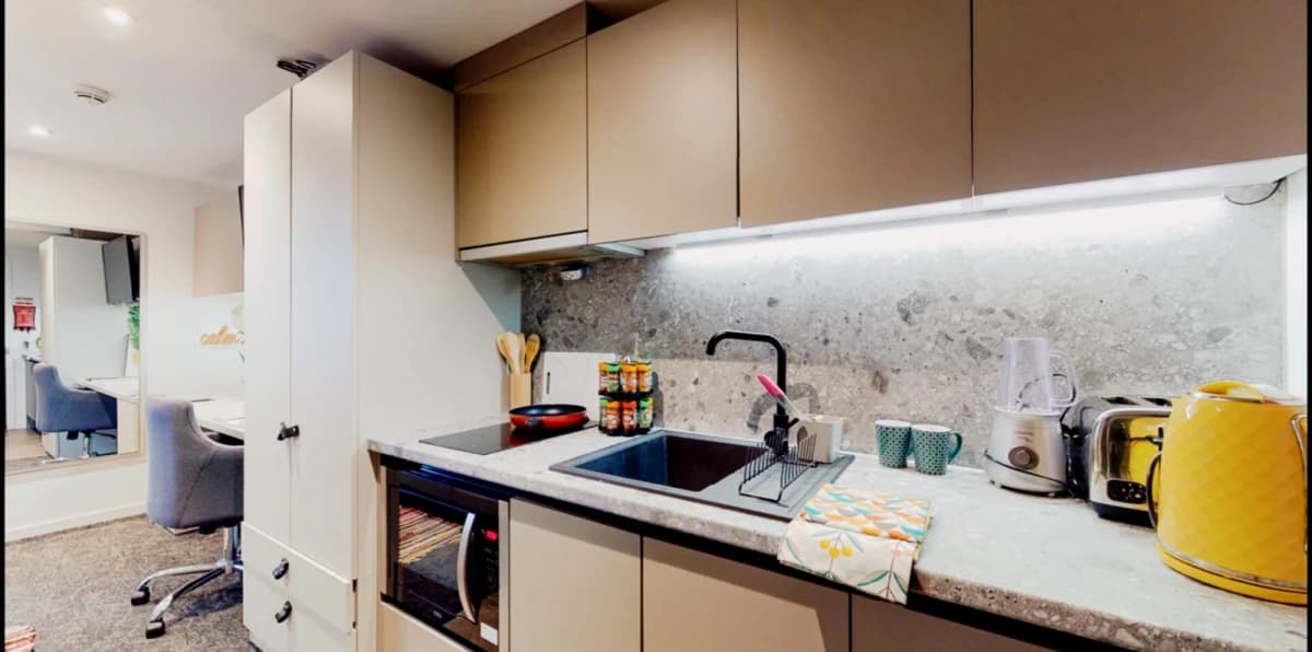 Silver Studio Upper