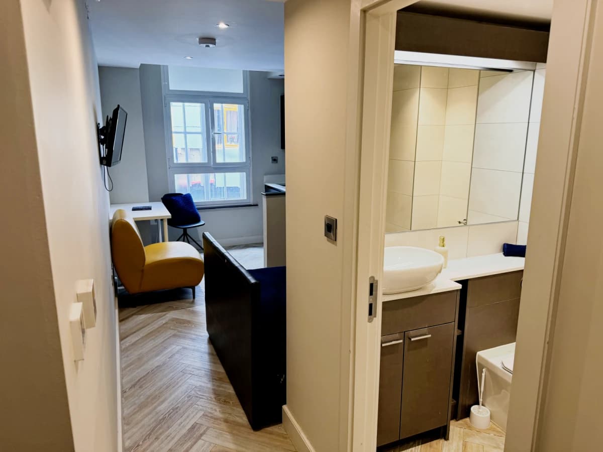 Dwell 121 Princess Street image