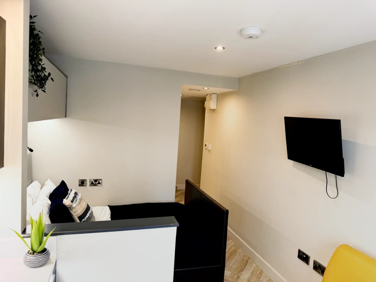 Dwell 121 Princess Street image