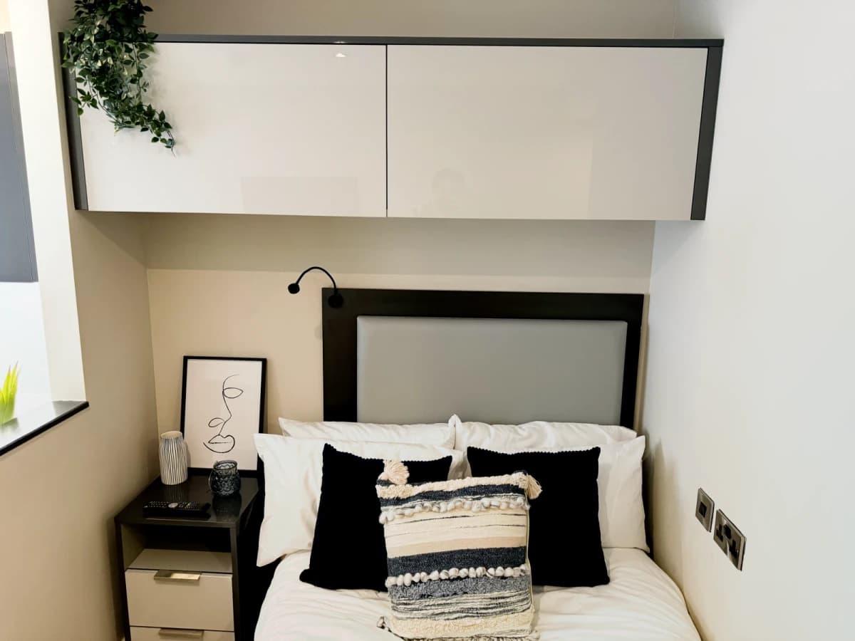 Dwell 121 Princess Street image