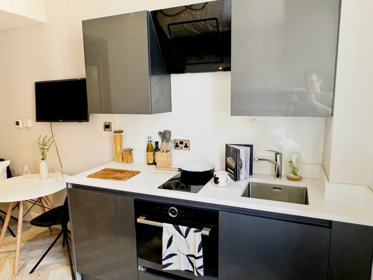 Dwell 121 Princess Street image