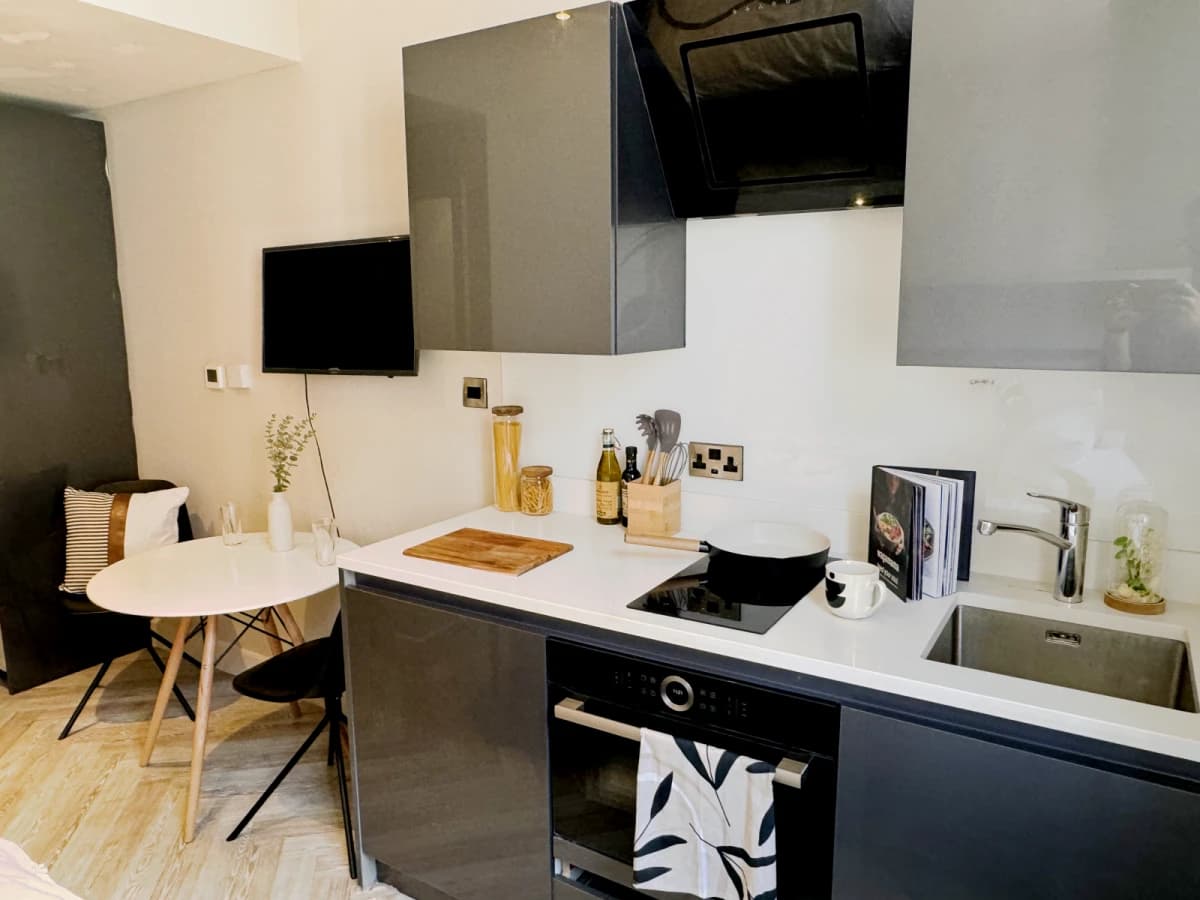 Dwell 121 Princess Street image