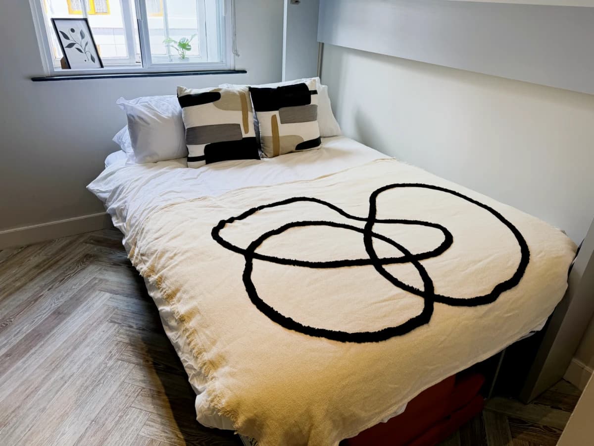 Dwell 121 Princess Street image