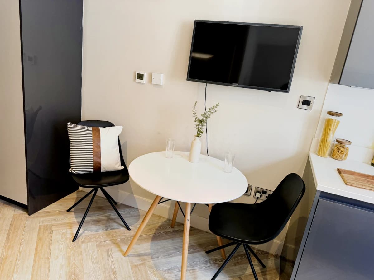 Dwell 121 Princess Street image