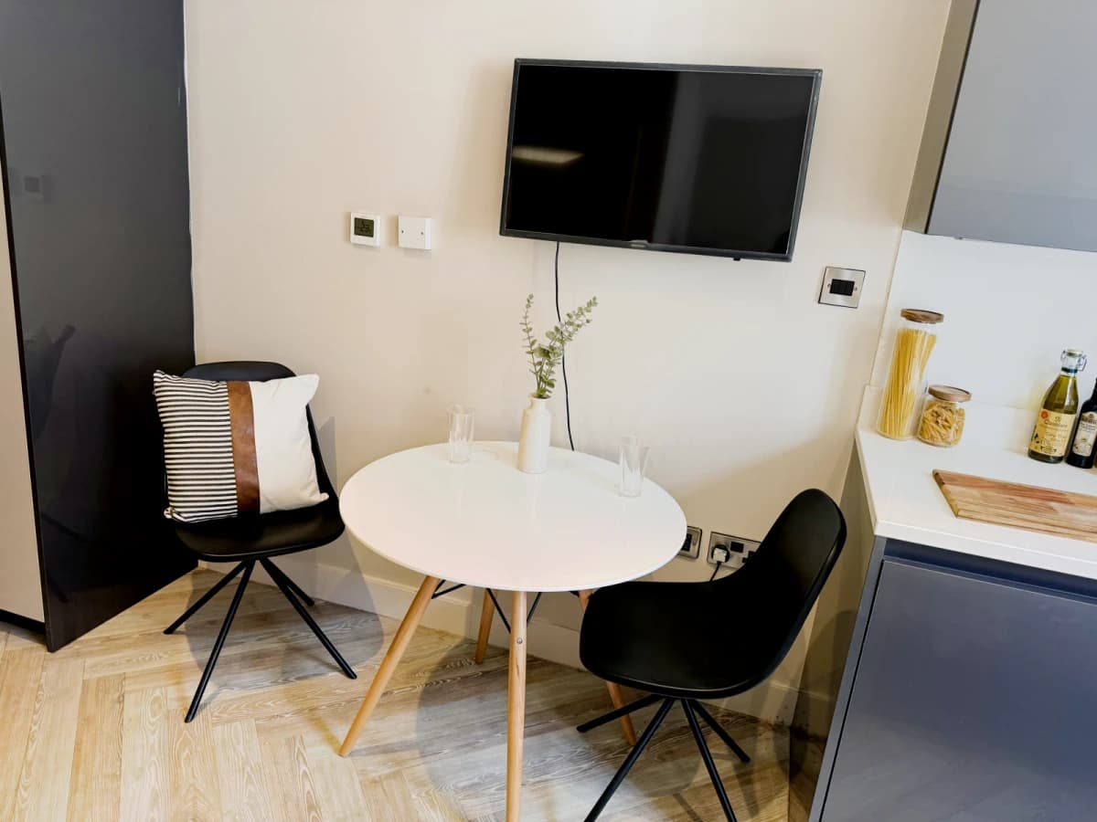 Dwell 121 Princess Street image