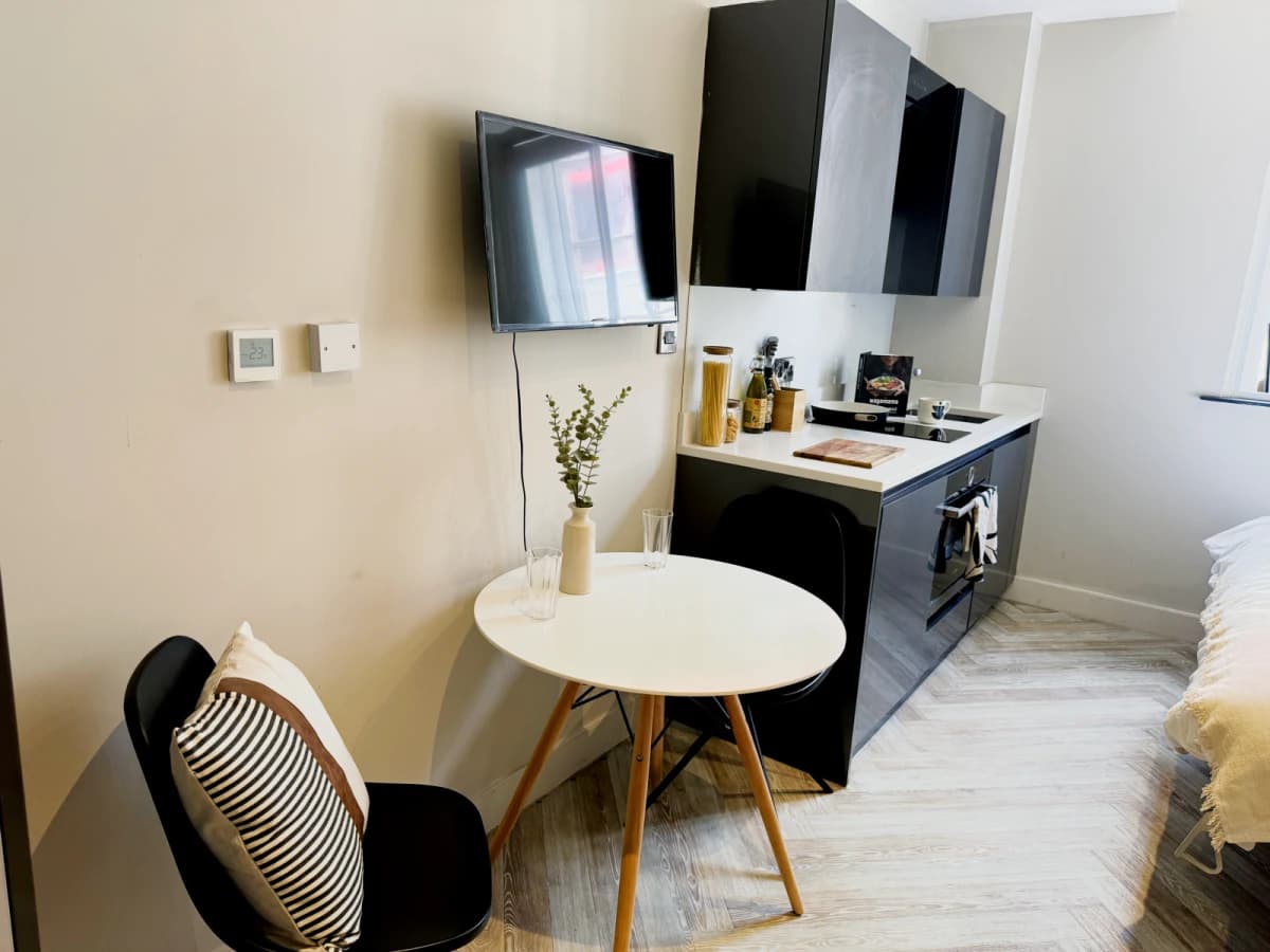 Dwell 121 Princess Street image