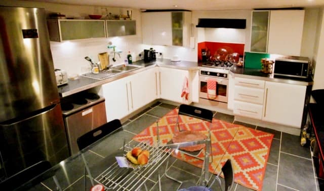 Welcoming double ensuite bedroom in Rusholme