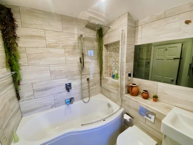 Welcoming double ensuite bedroom in Rusholme