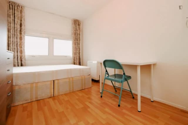 3 Bedroom 1 Bathroom - double bedroom