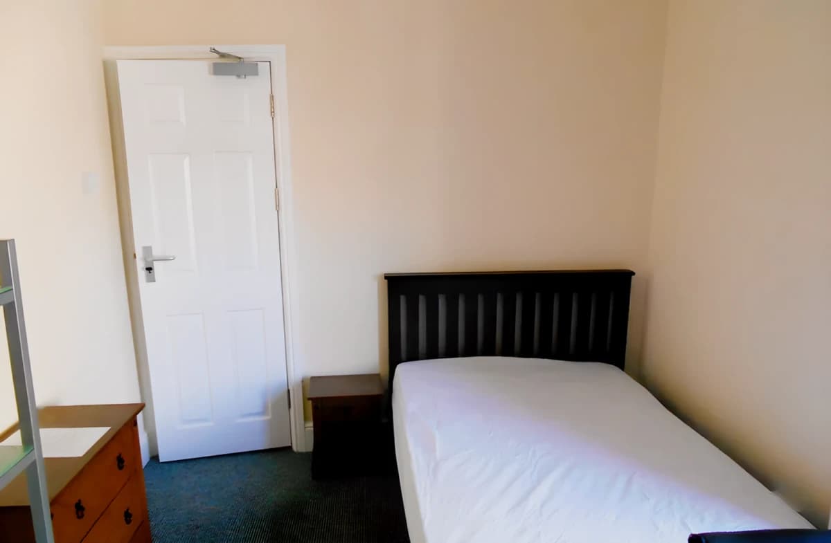 5 bedrooms