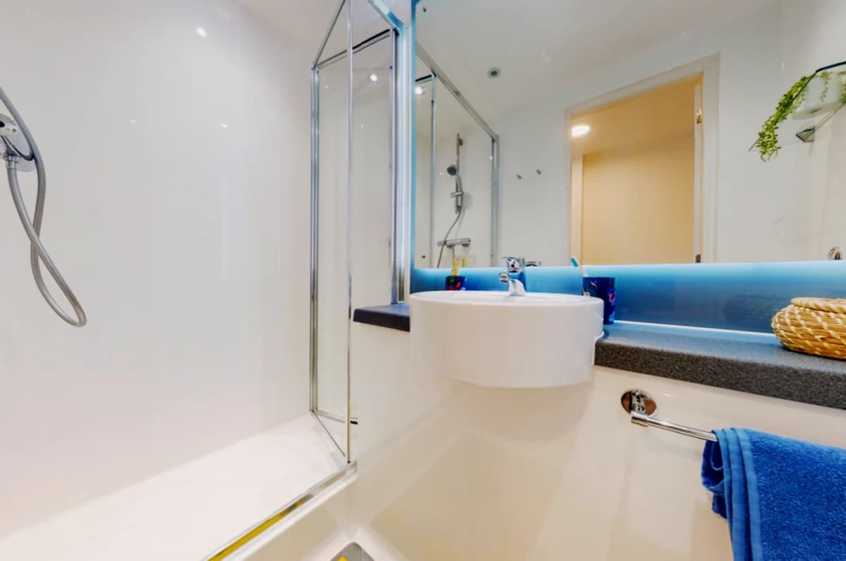 Bronze Ensuite - Mid Level