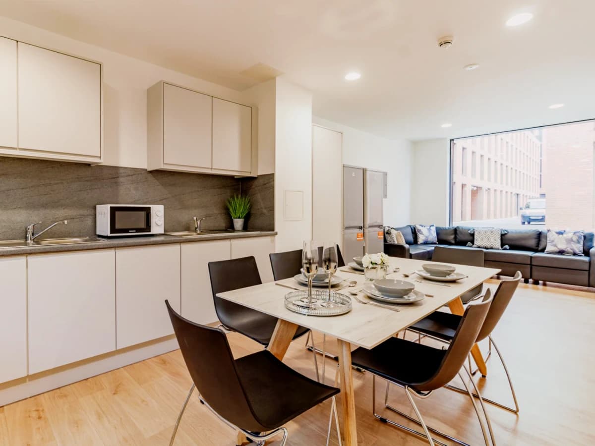 residence near 123 Huntingdon Street image