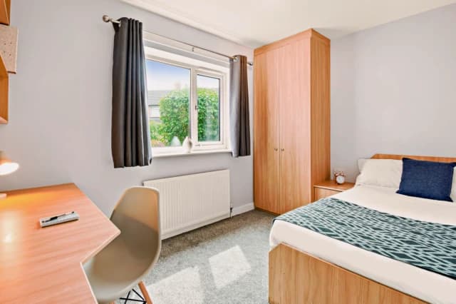 8 Beds 2 Baths