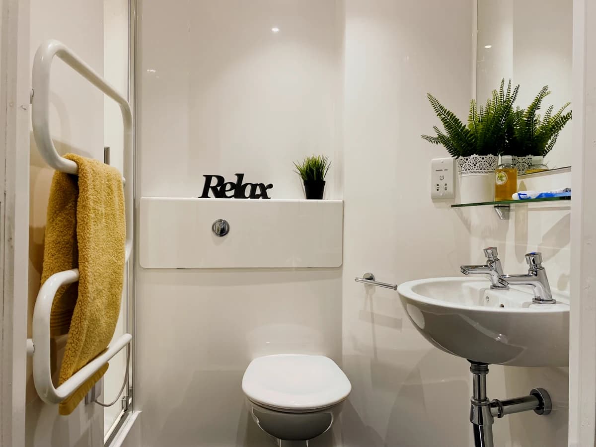 Superior-plus Single Ensuite