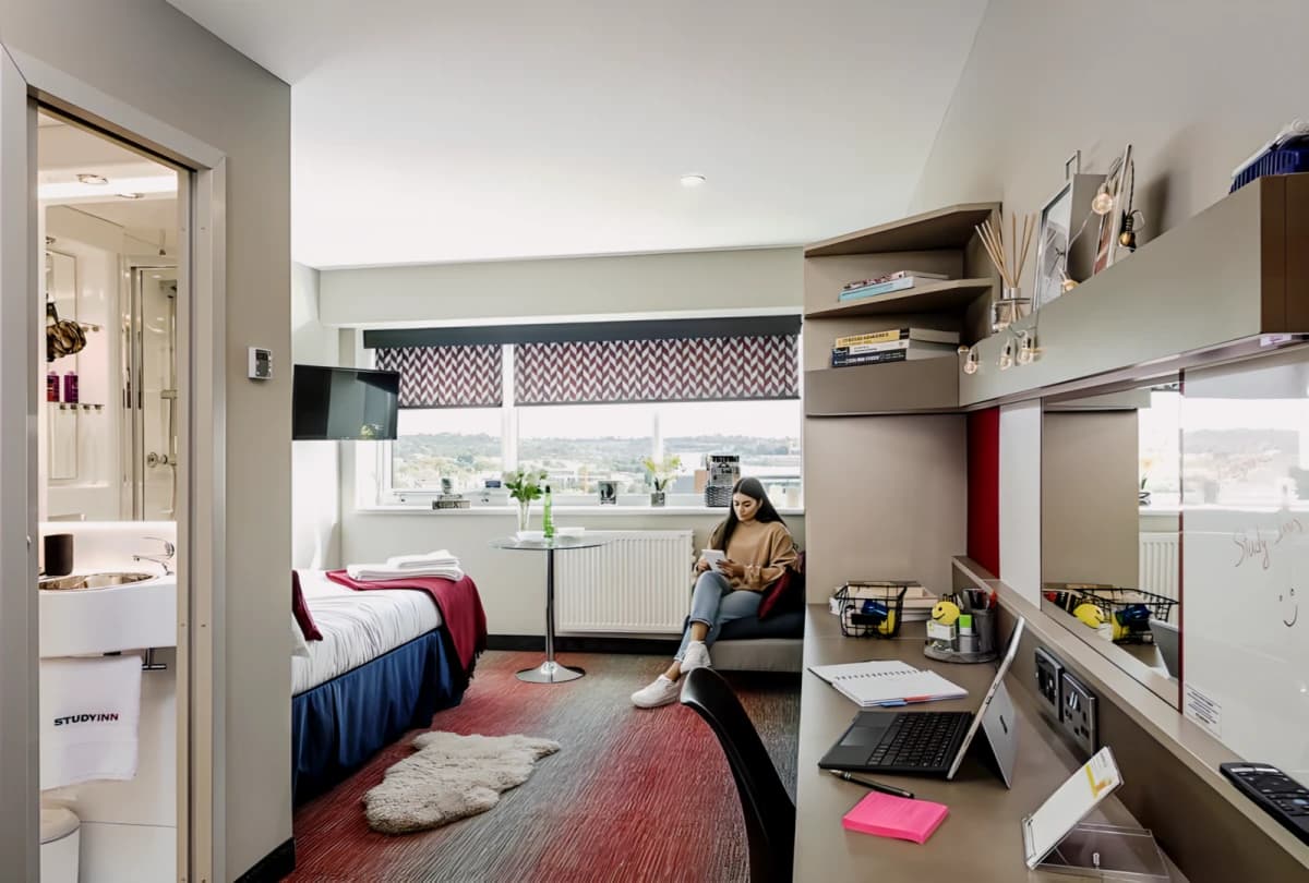 residence near 80 Talbot Street image 3