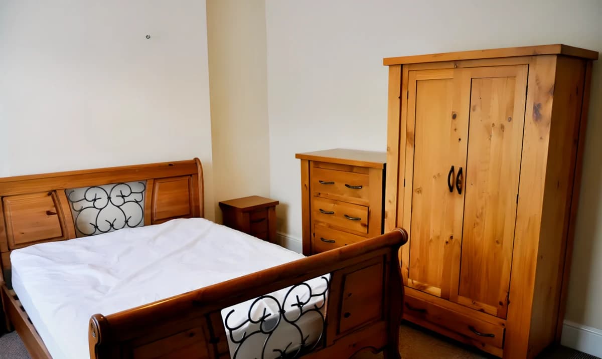 5 bedrooms