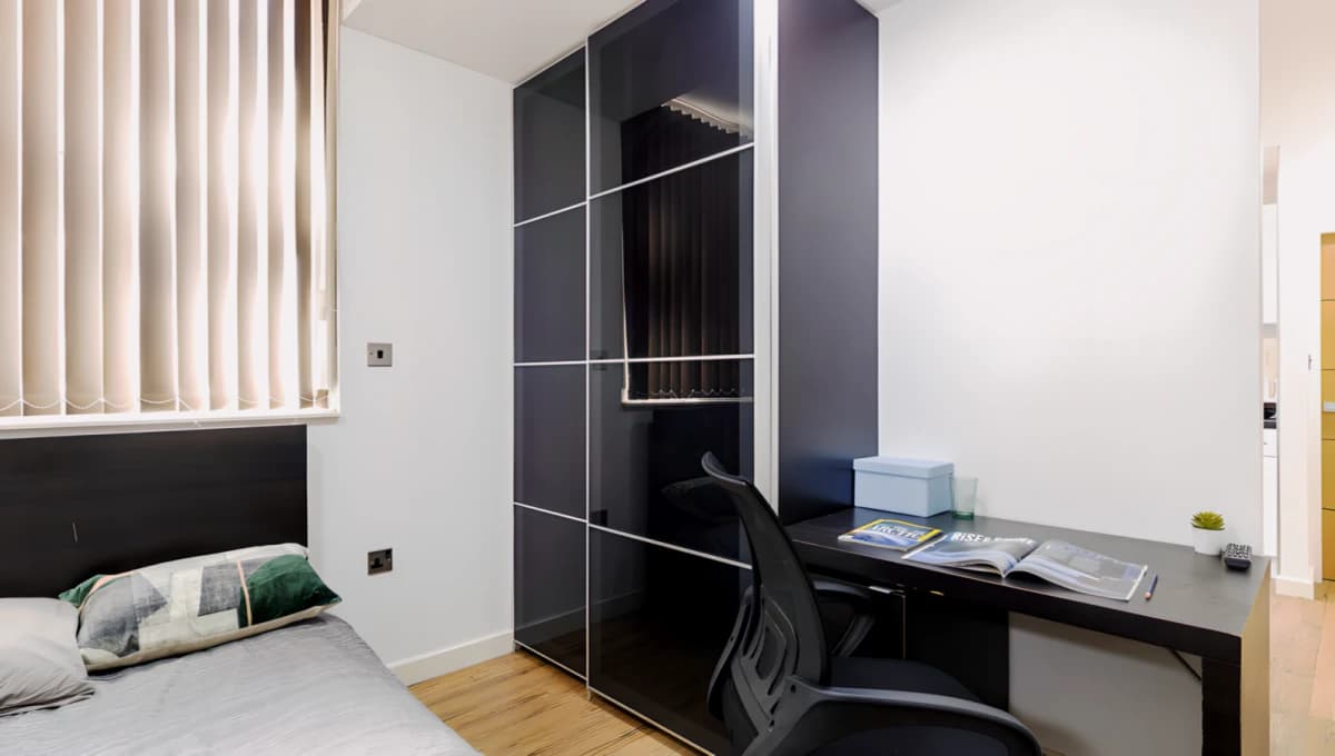 28 De Montfort Street image