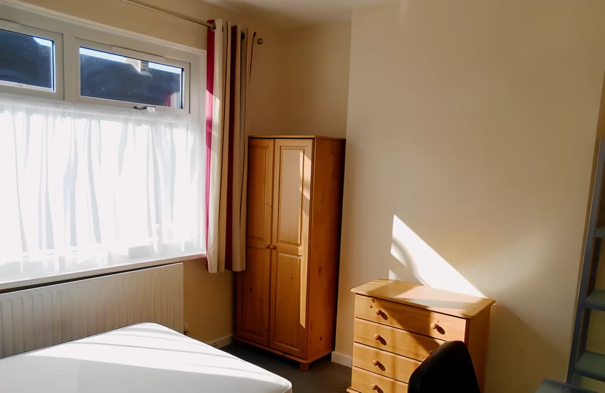 5 bedrooms