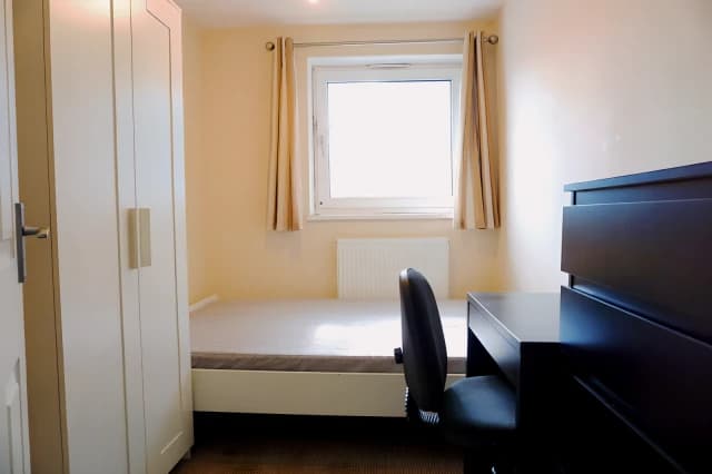 4 Bed / 2 Bath