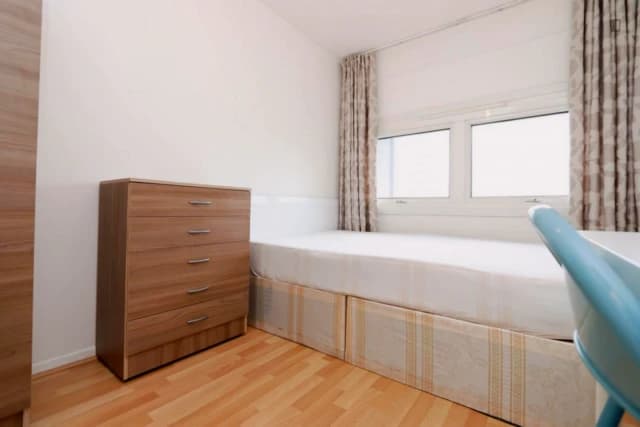 3 Bedroom 1 Bathroom - double bedroom