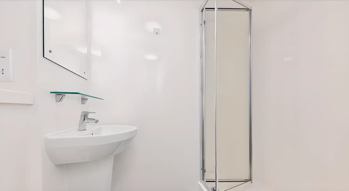 Silver En-Suite