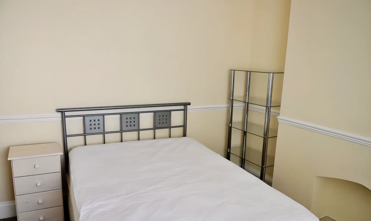 6 bedrooms
