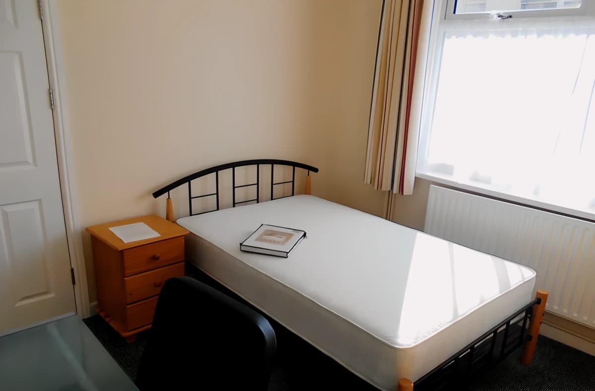 5 bedrooms