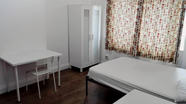 4 Bedroom 1 Bathroom roomD
