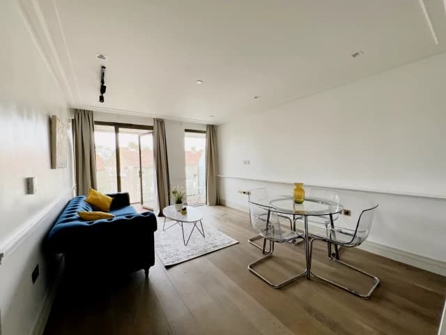 2 Bedroom 2 Bathroom roomA