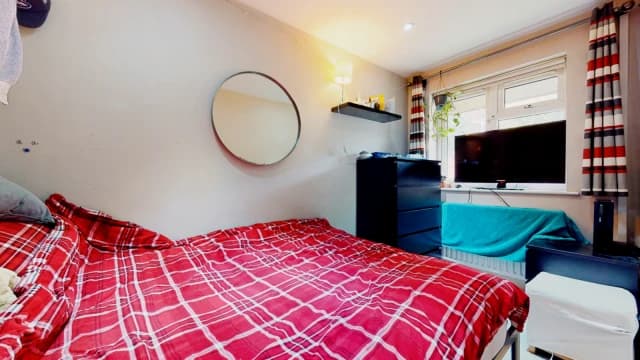 4 Bed / 2 Bath