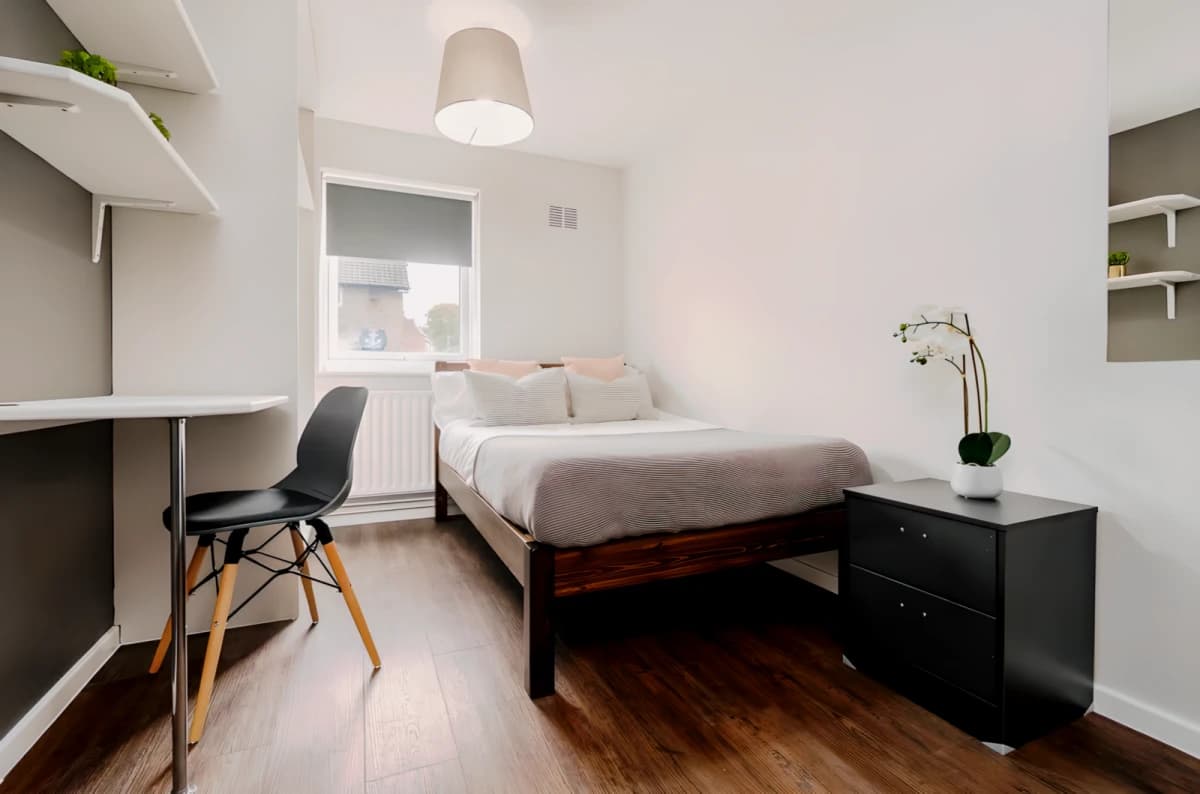 6 Bedrooms 2 Bathrooms