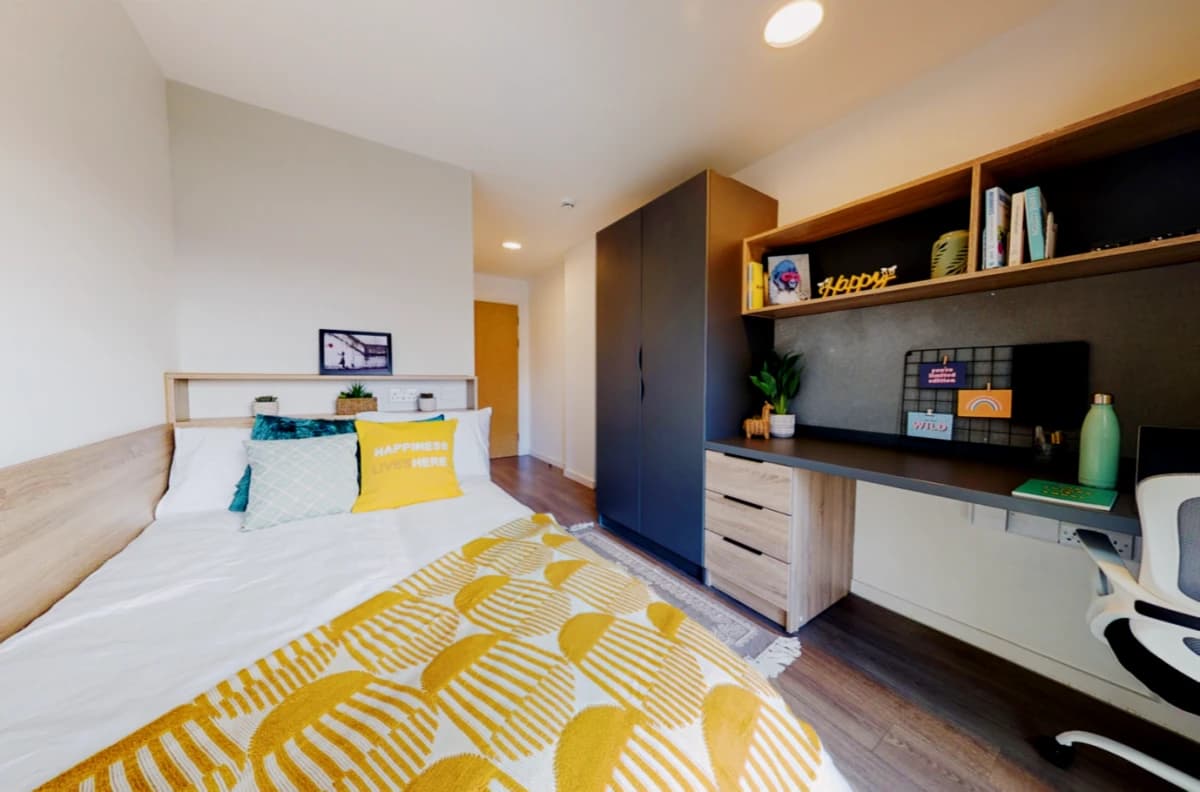 Bronze Ensuite - Mid Level