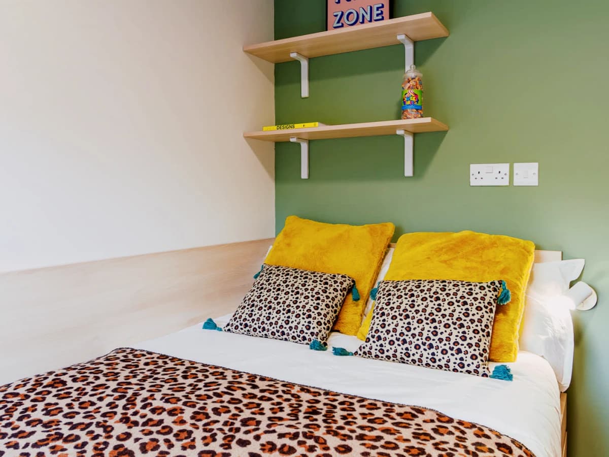 Bronze En-Suite