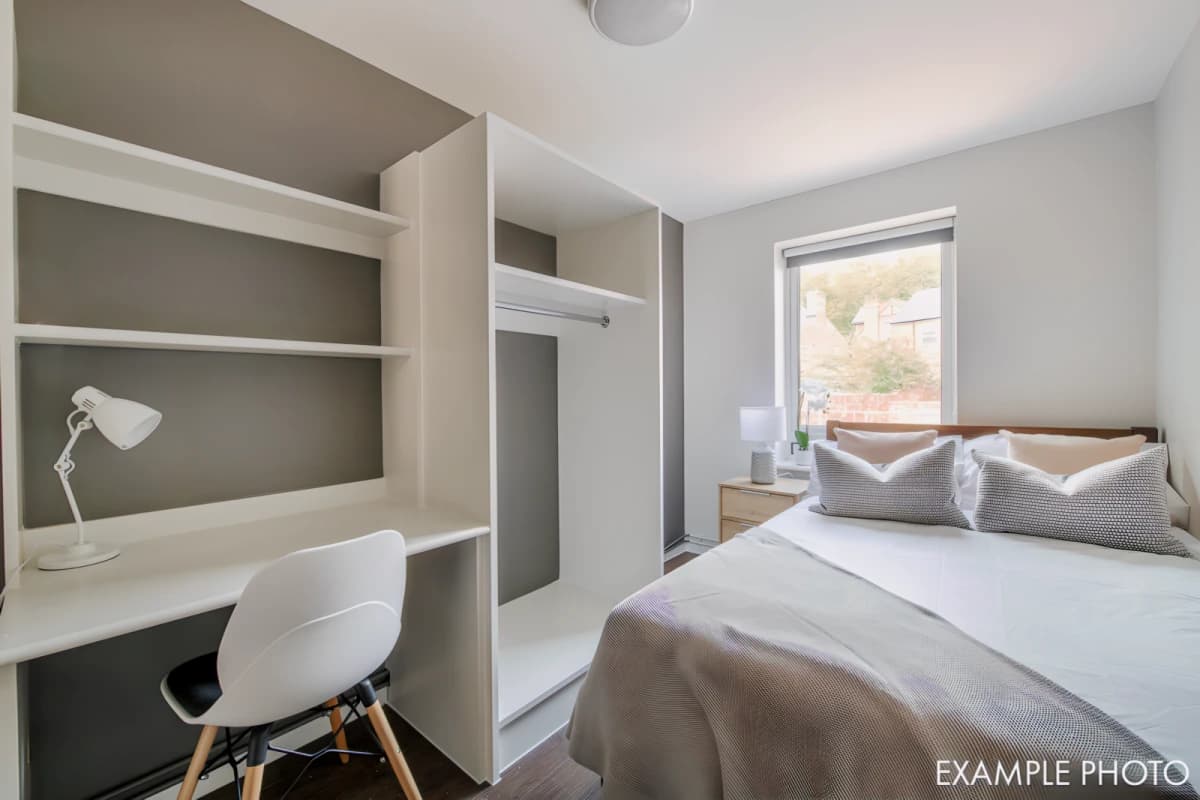 6 Bedrooms 2 Bathrooms