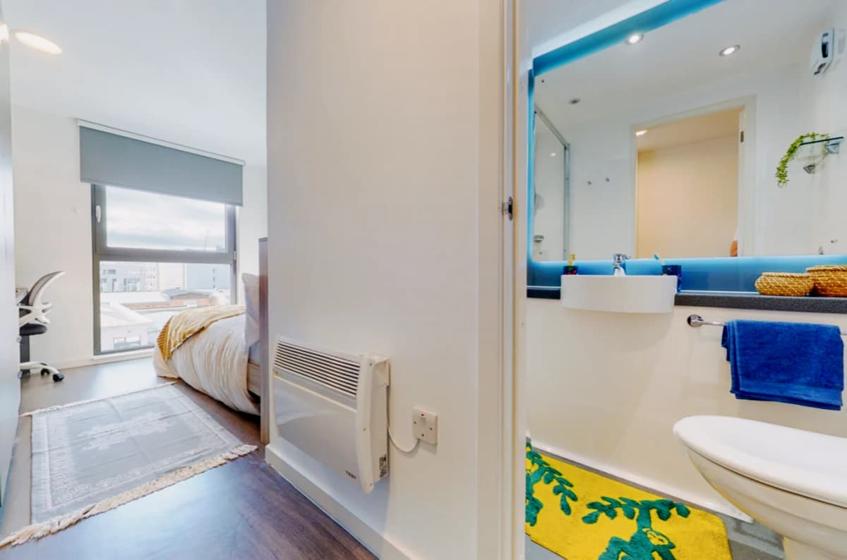 Bronze Ensuite - Mid Level