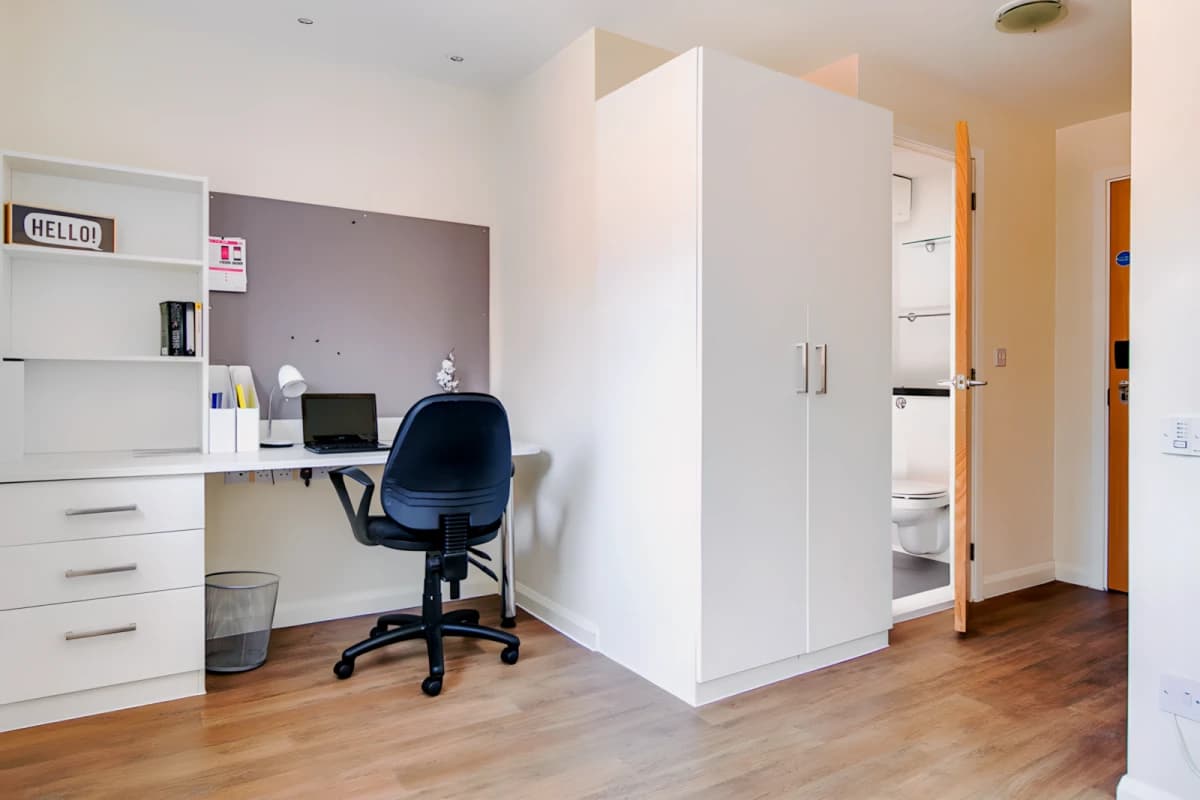 Gold En-Suite