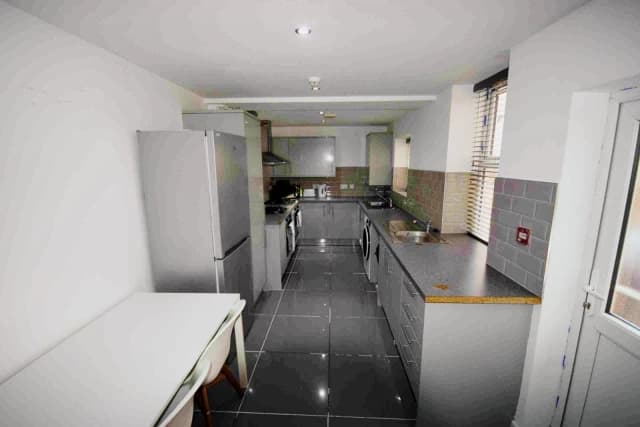 6 Beds 3 Baths
