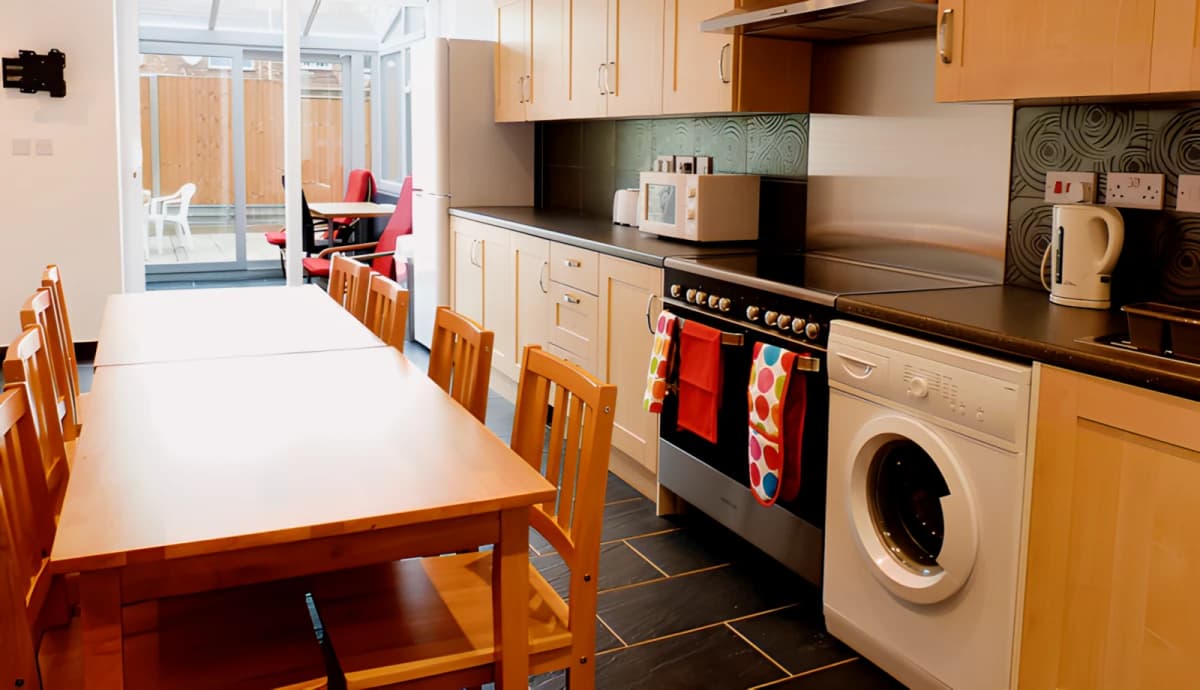 Bss House Shares image