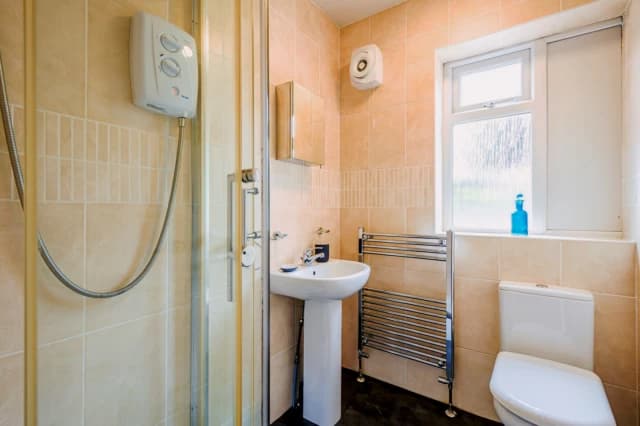 8 Beds 2 Baths