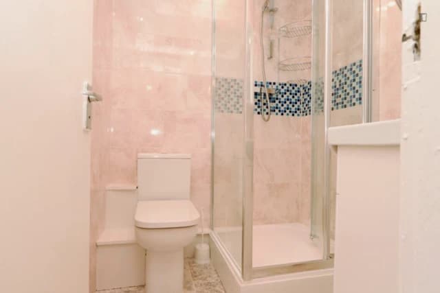 3 Bedroom 1 Bathroom - double bedroom