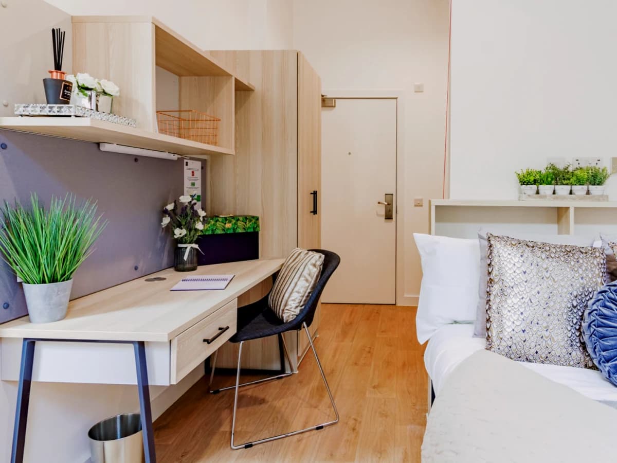 residence near 123 Huntingdon Street image